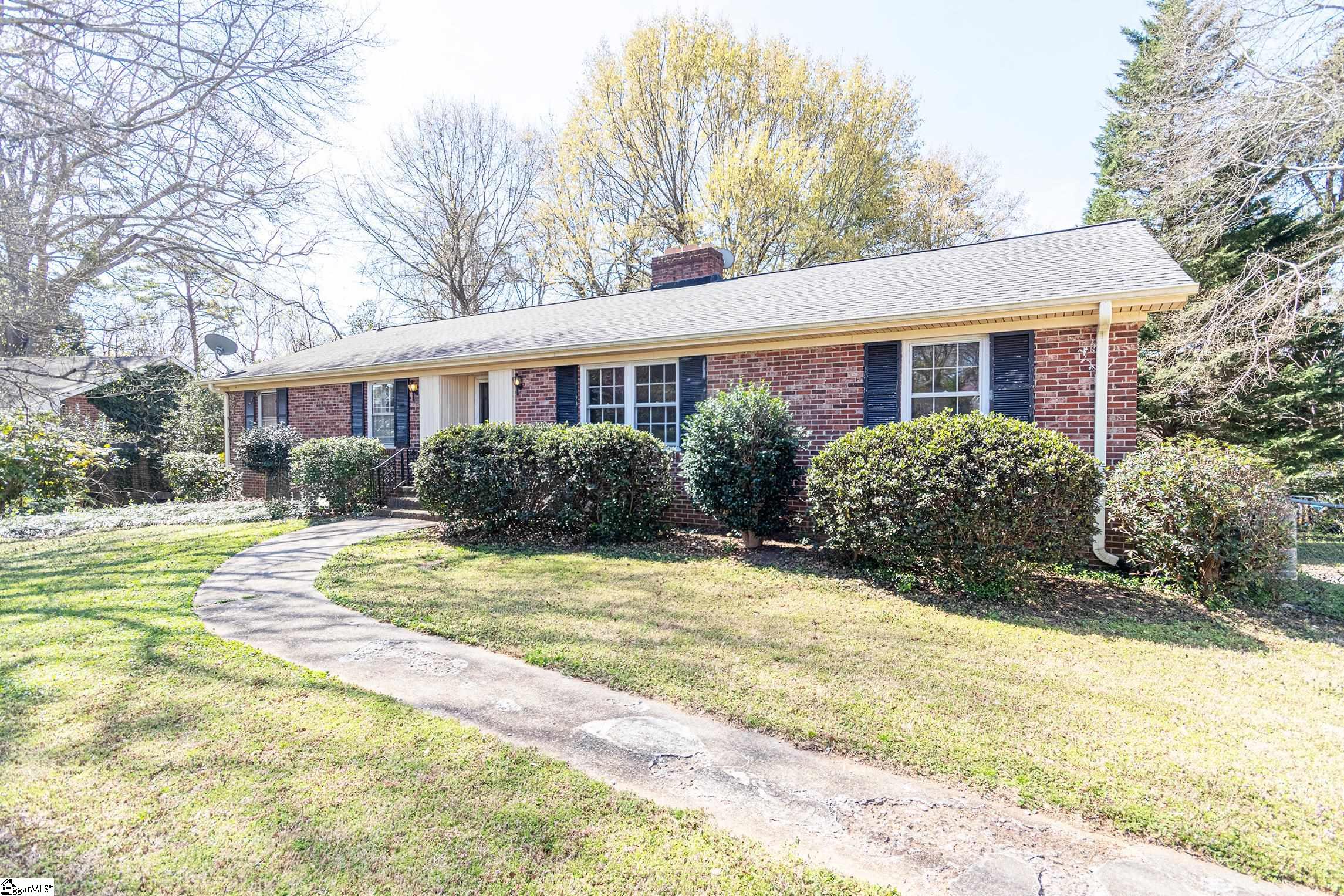 220 Buckingham Road Greenville, SC 29607 - Photo 2 of 28