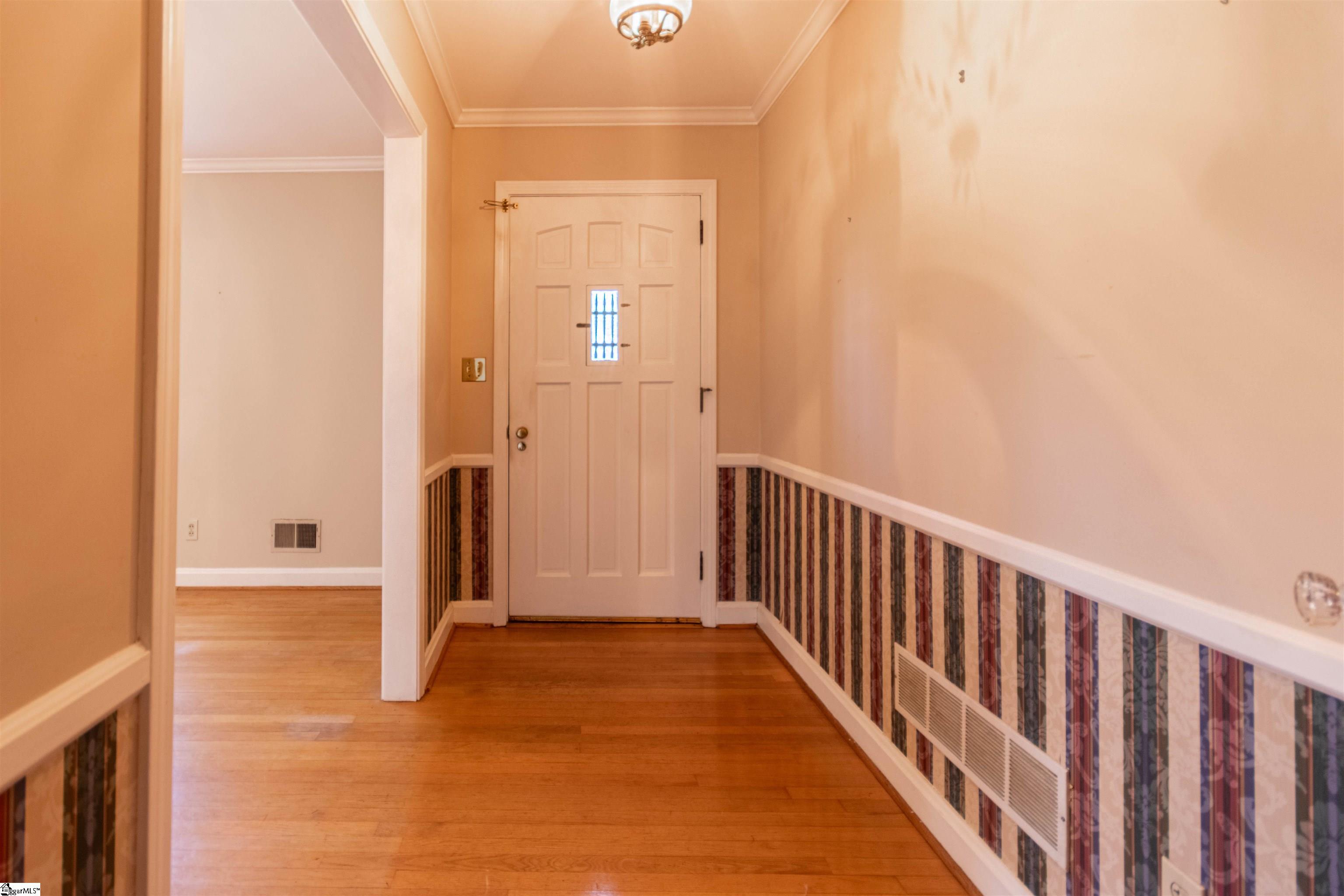 220 Buckingham Road Greenville, SC 29607 - Photo 3 of 28