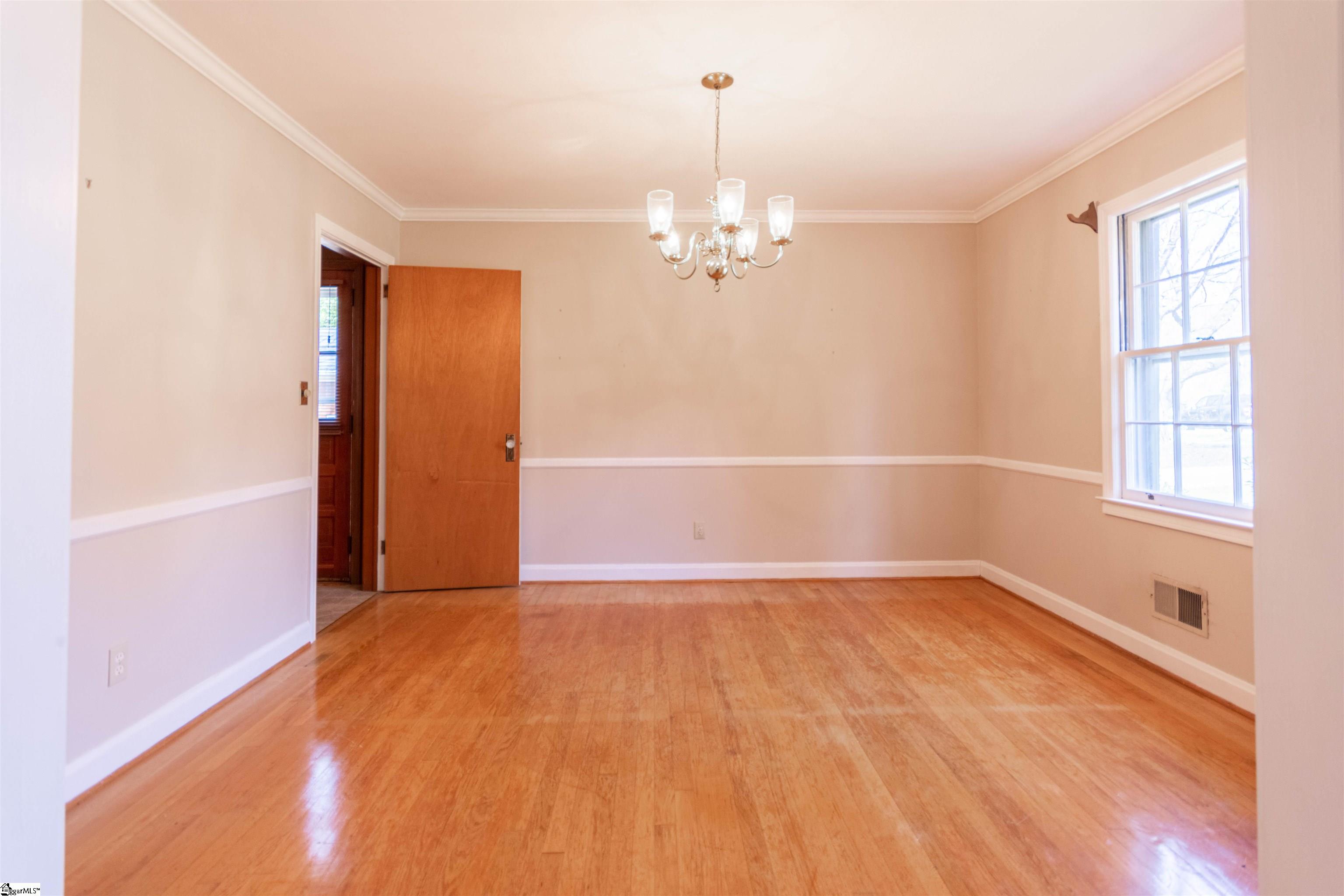 220 Buckingham Road Greenville, SC 29607 - Photo 6 of 28