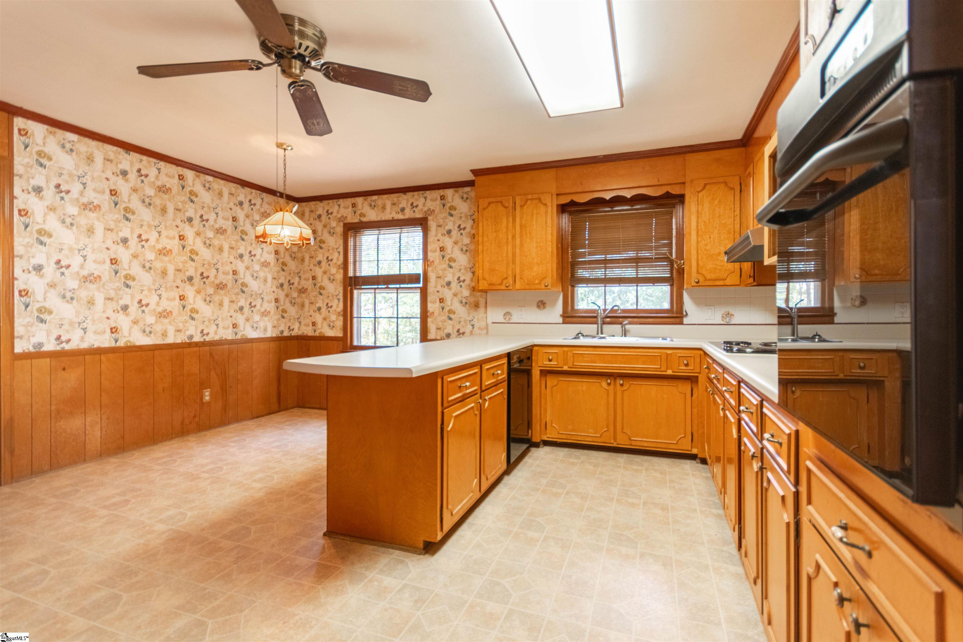 220 Buckingham Road Greenville, SC 29607 - Photo 8 of 28