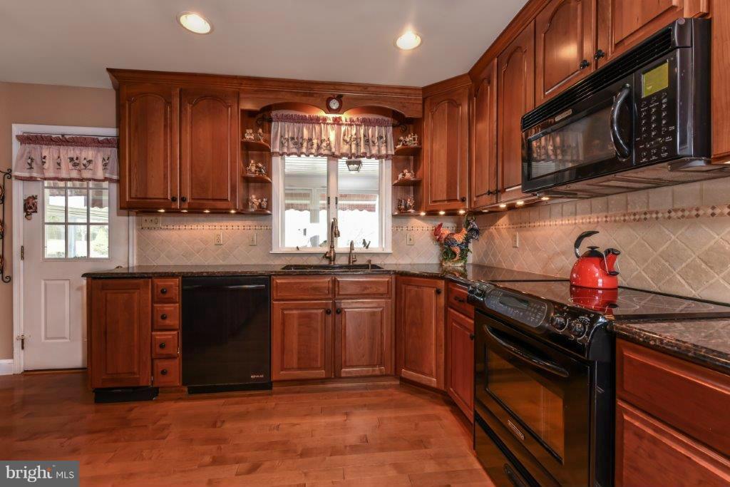 1701 Perryville Road Perryville, MD 21903 - Photo 21 of 30 Granite Counter Tops-Custom Cabinets
