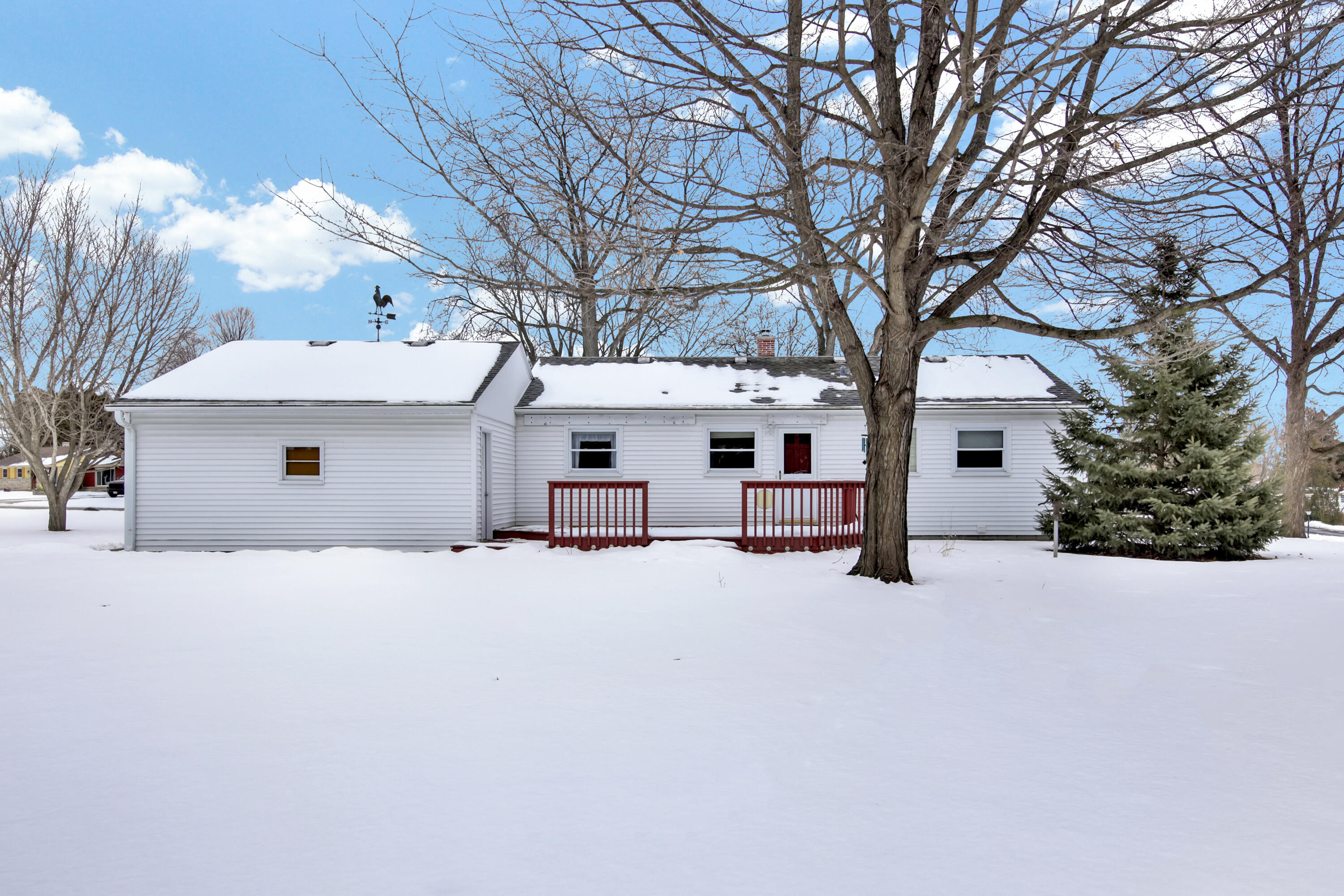 W150S6441 Spring Lane Muskego, WI 53150 - Photo 15 of 24 Rear View