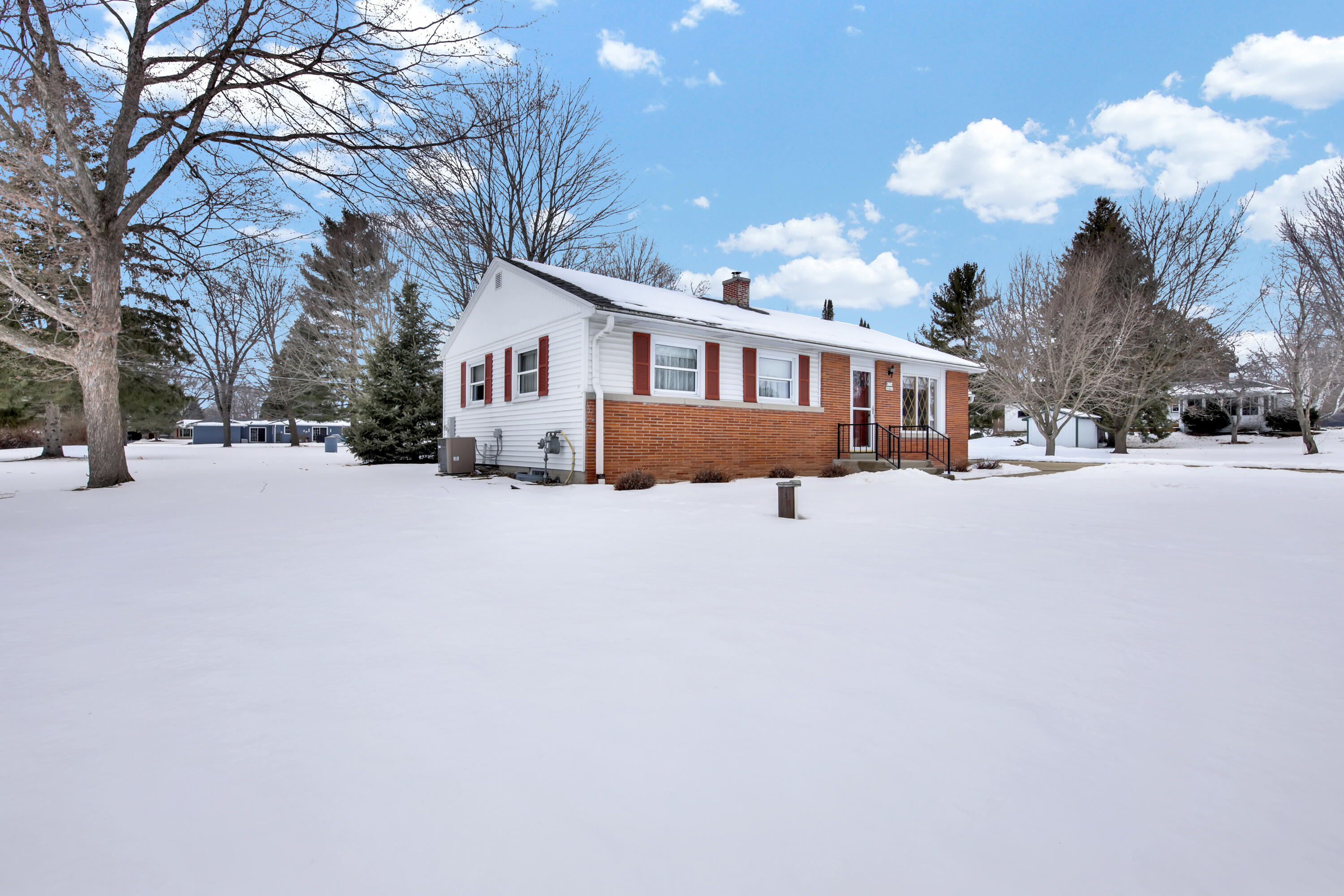 W150S6441 Spring Lane Muskego, WI 53150 - Photo 23 of 24 Side View