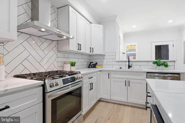 $565,000 | 627 South Lakewood Avenue, Baltimore, MD 21224