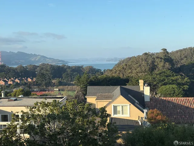 a view of houses with sky view
