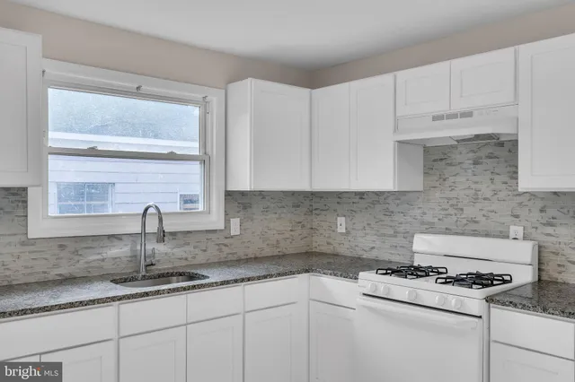 $334,000 | 124 Stratford Avenue, Stratford, NJ 08084