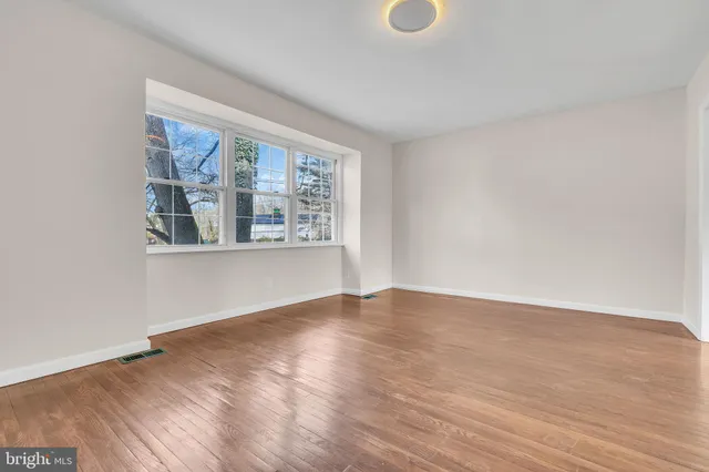 $334,000 | 124 Stratford Avenue, Stratford, NJ 08084