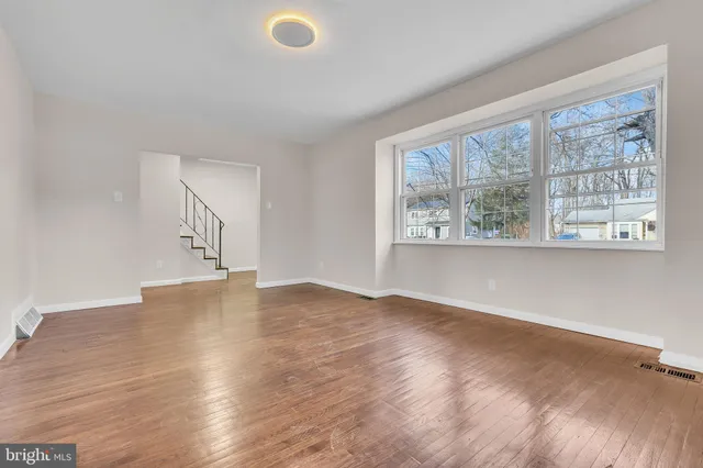 $334,000 | 124 Stratford Avenue, Stratford, NJ 08084