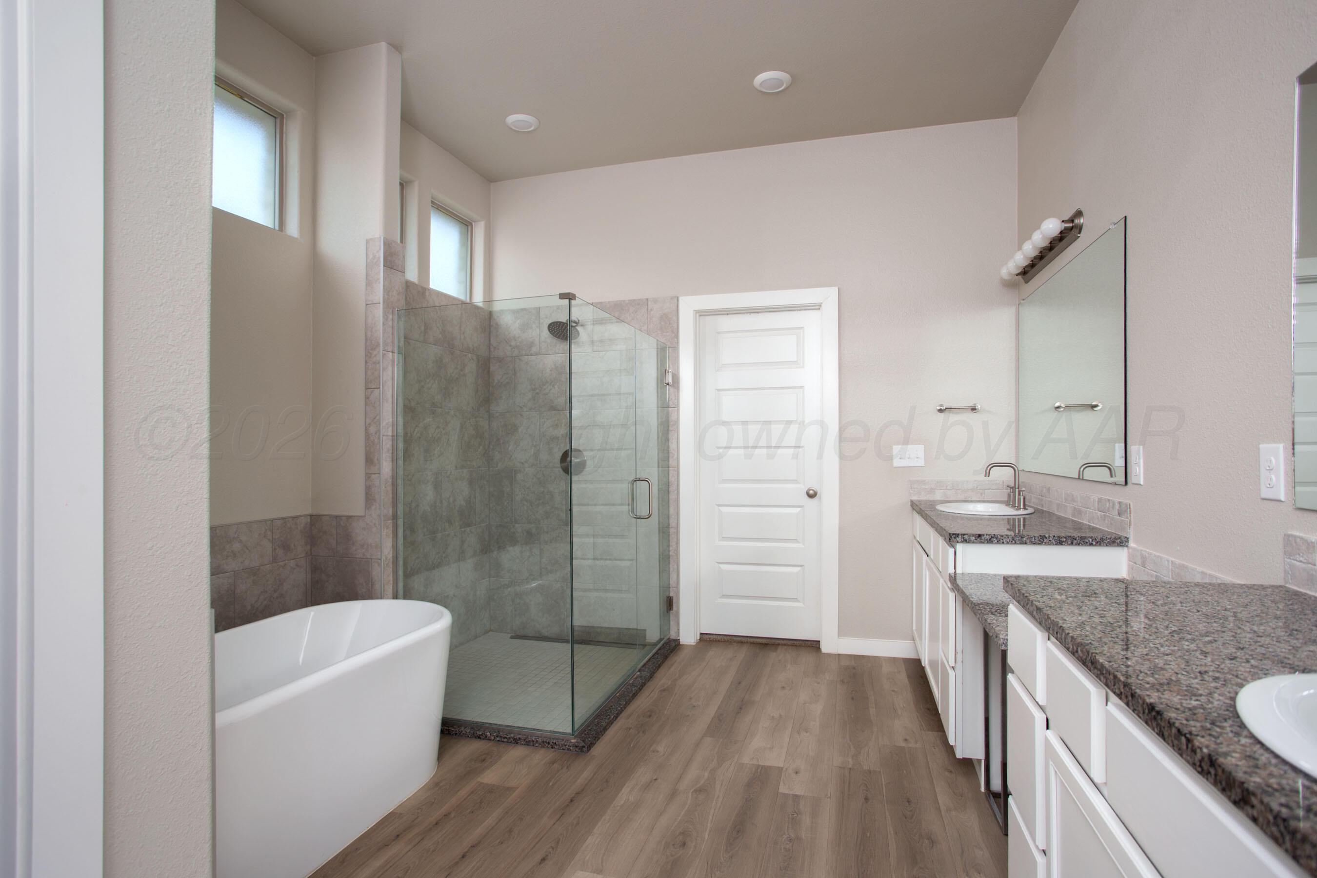 7509 Frazier Road Amarillo, TX 79119 - Photo 16 of 33 Primary Tub and Shower