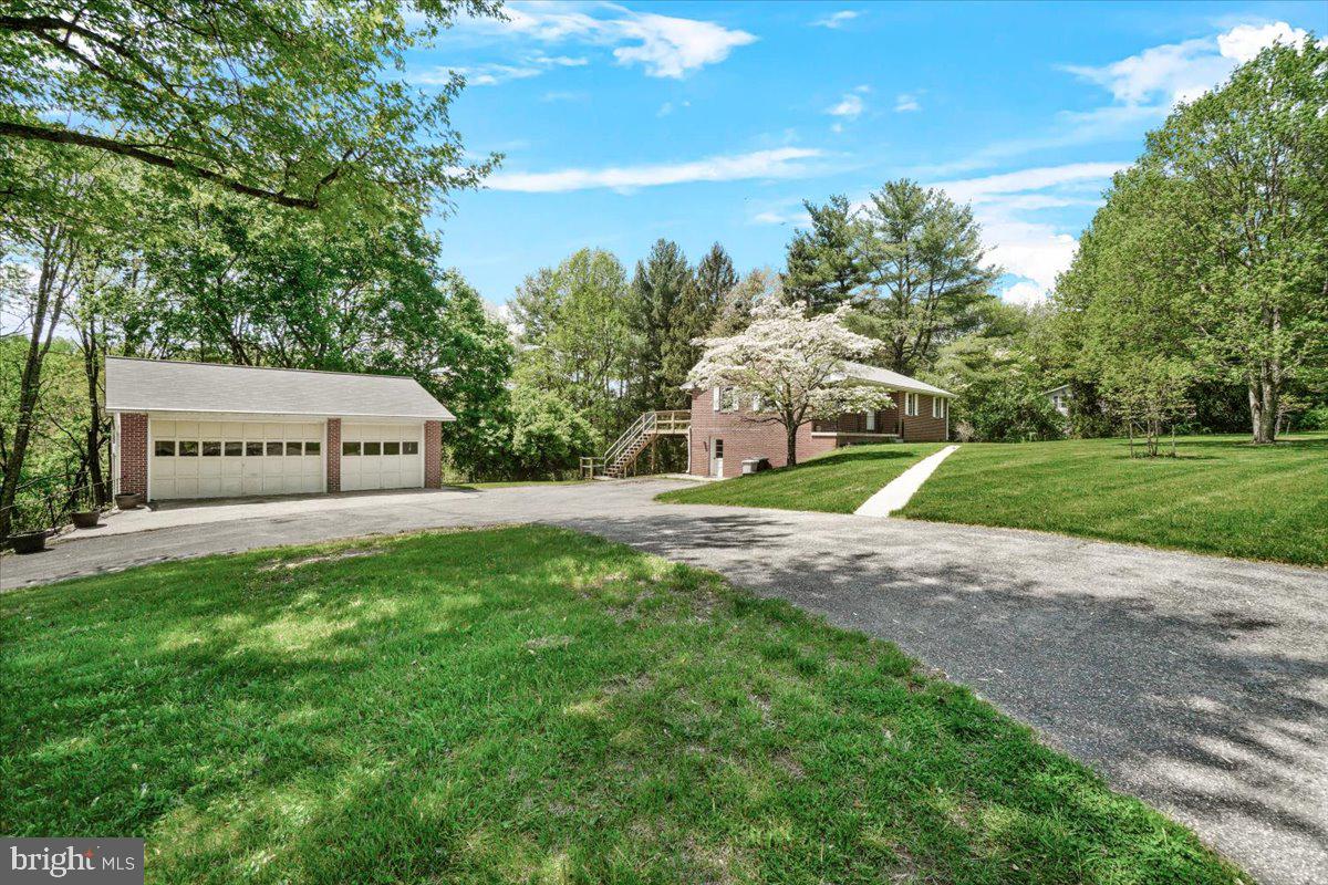 2051 Flag Marsh Road Mount Airy, MD 21771 - Photo 4 of 41 Gallery Image 4