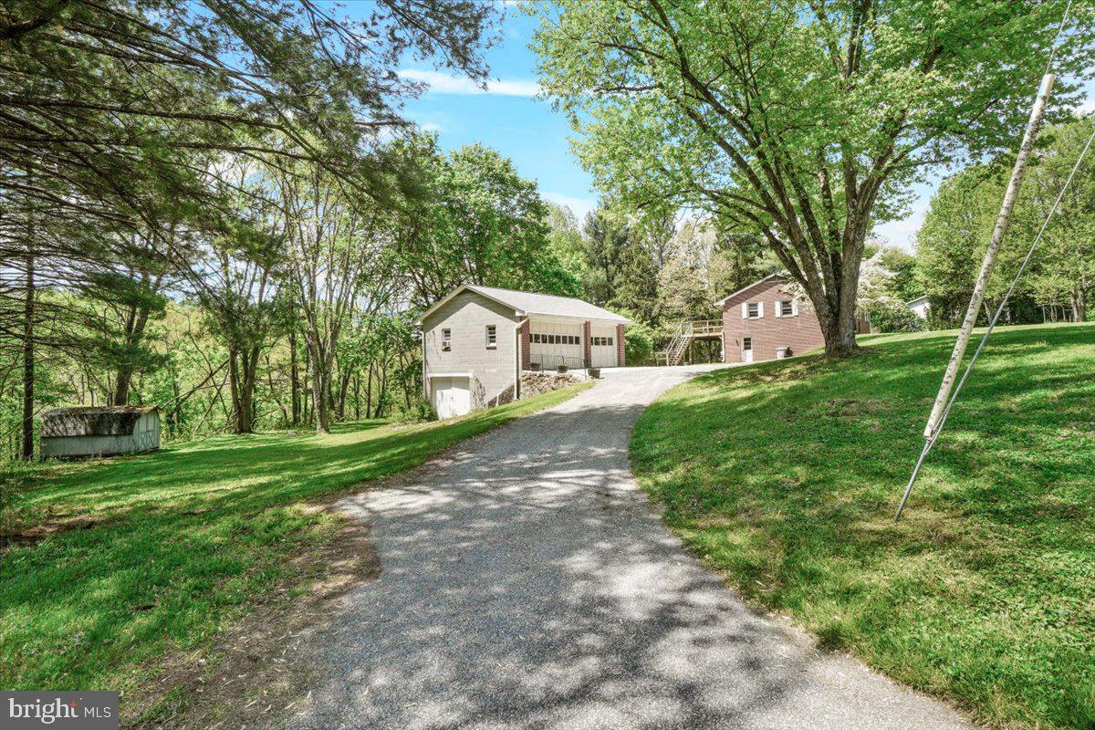 2051 Flag Marsh Road Mount Airy, MD 21771 - Photo 5 of 41 Gallery Image 5