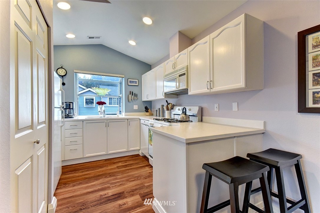 22617 4th Avenue West, Unit 101 Bothell, WA 98021 - Photo 8 of 21