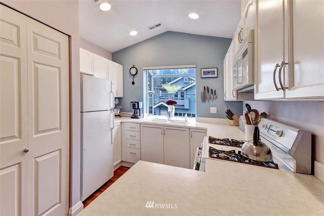 22617 4th Avenue West, Unit 101 Bothell, WA 98021 - Photo 9 of 21