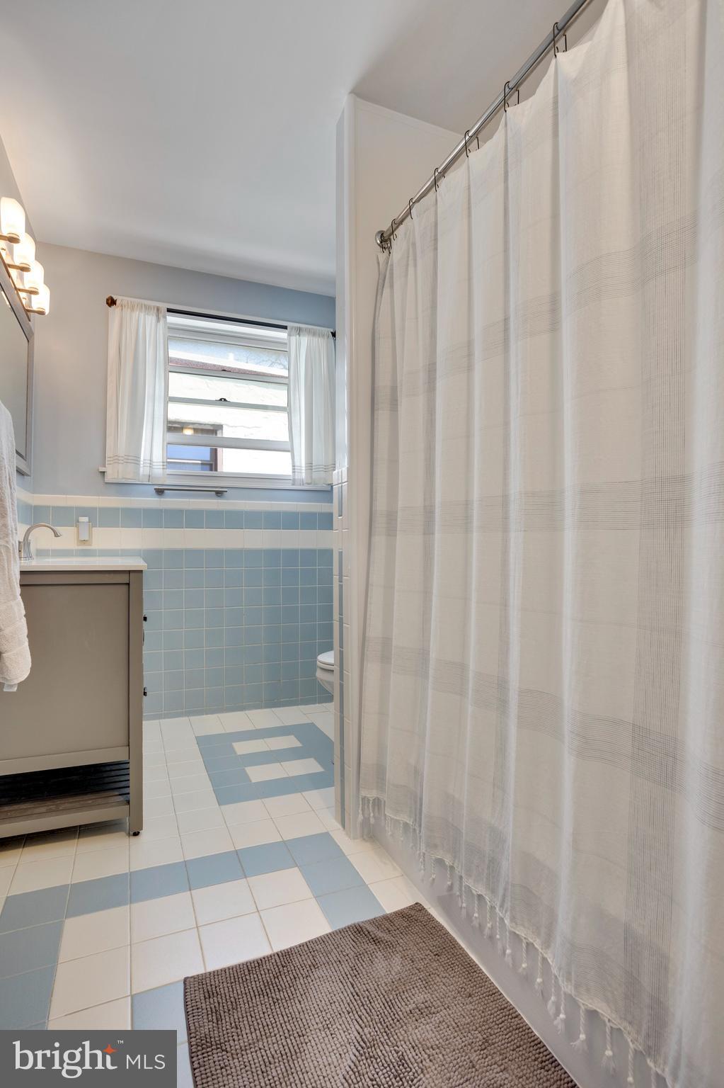 753 Humphreys Road Ardmore, PA 19003 - Photo 13 of 15 Hall Bath