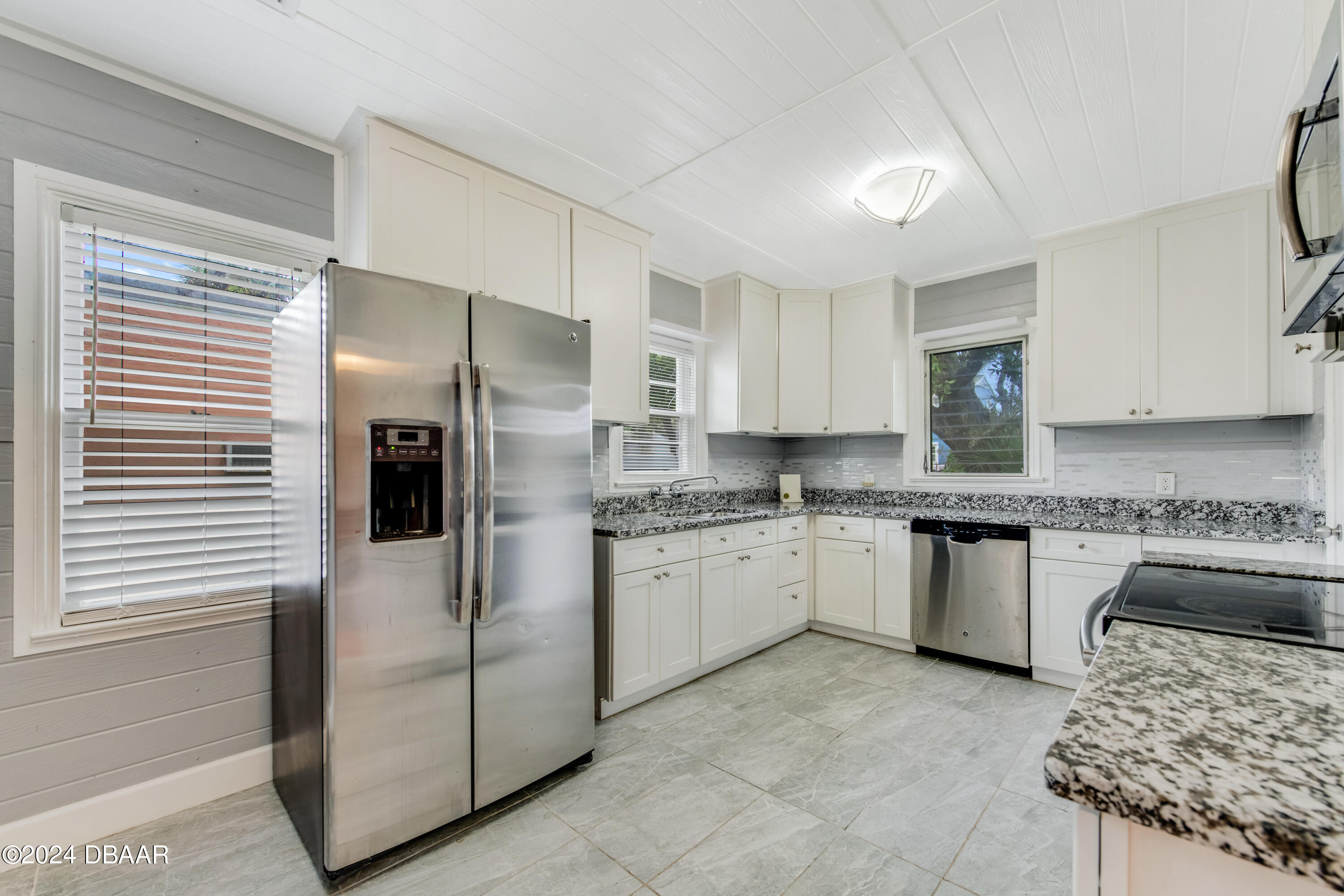 435 Poinsettia Road Daytona Beach, FL 32118 - Photo 15 of 37 D85_5722_HDR