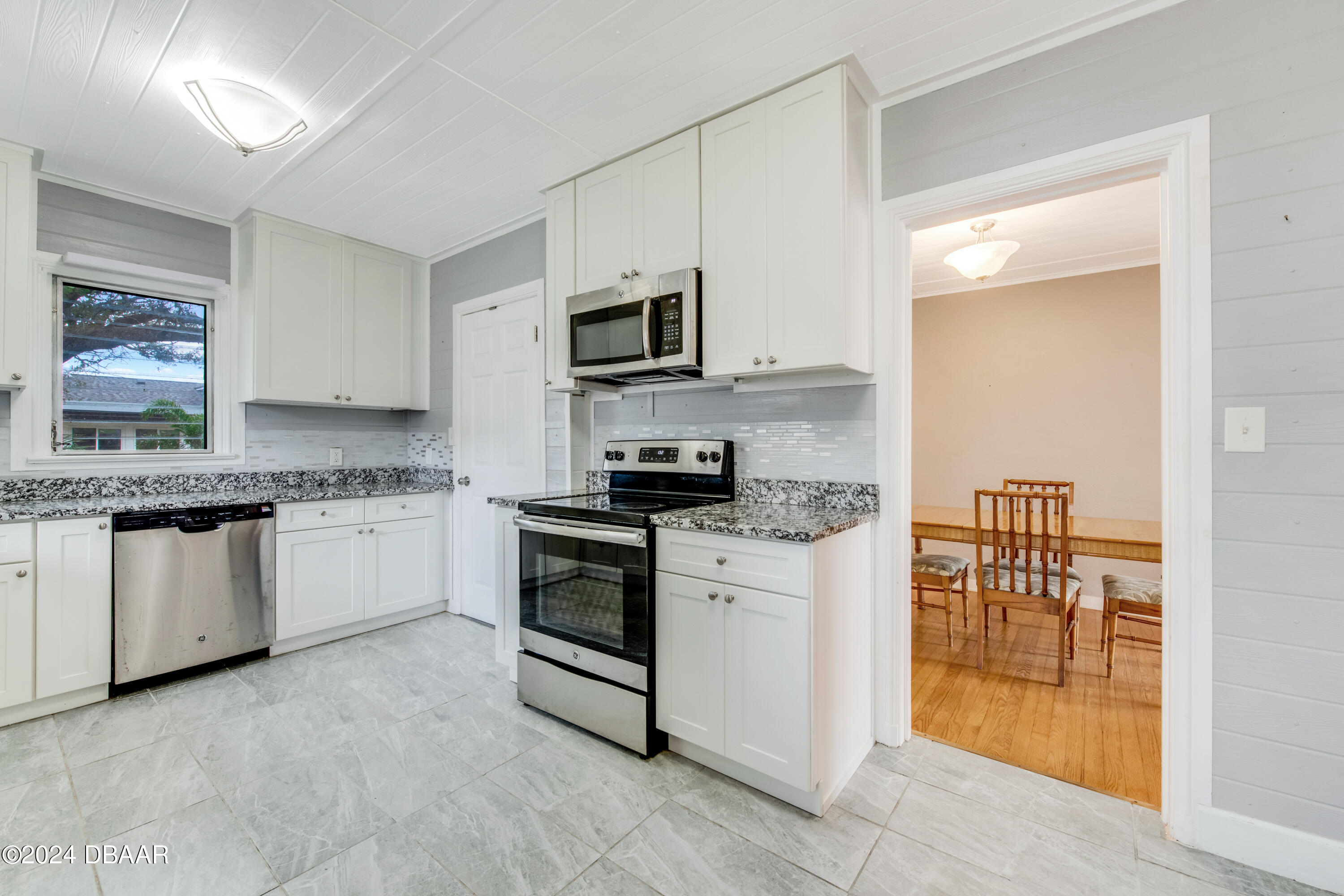 435 Poinsettia Road Daytona Beach, FL 32118 - Photo 16 of 37 D85_5727_HDR