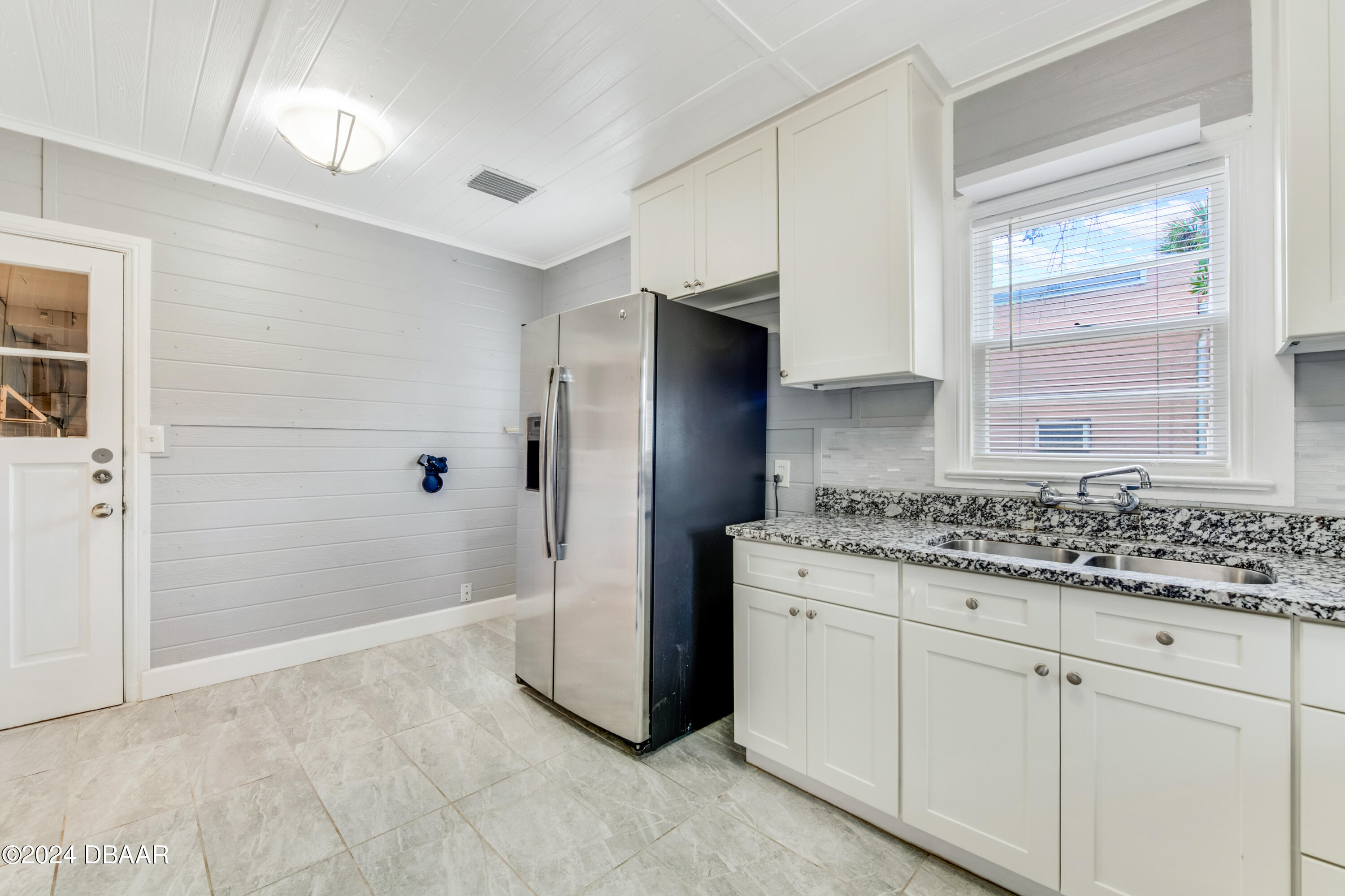 435 Poinsettia Road Daytona Beach, FL 32118 - Photo 18 of 37 D85_5732_HDR