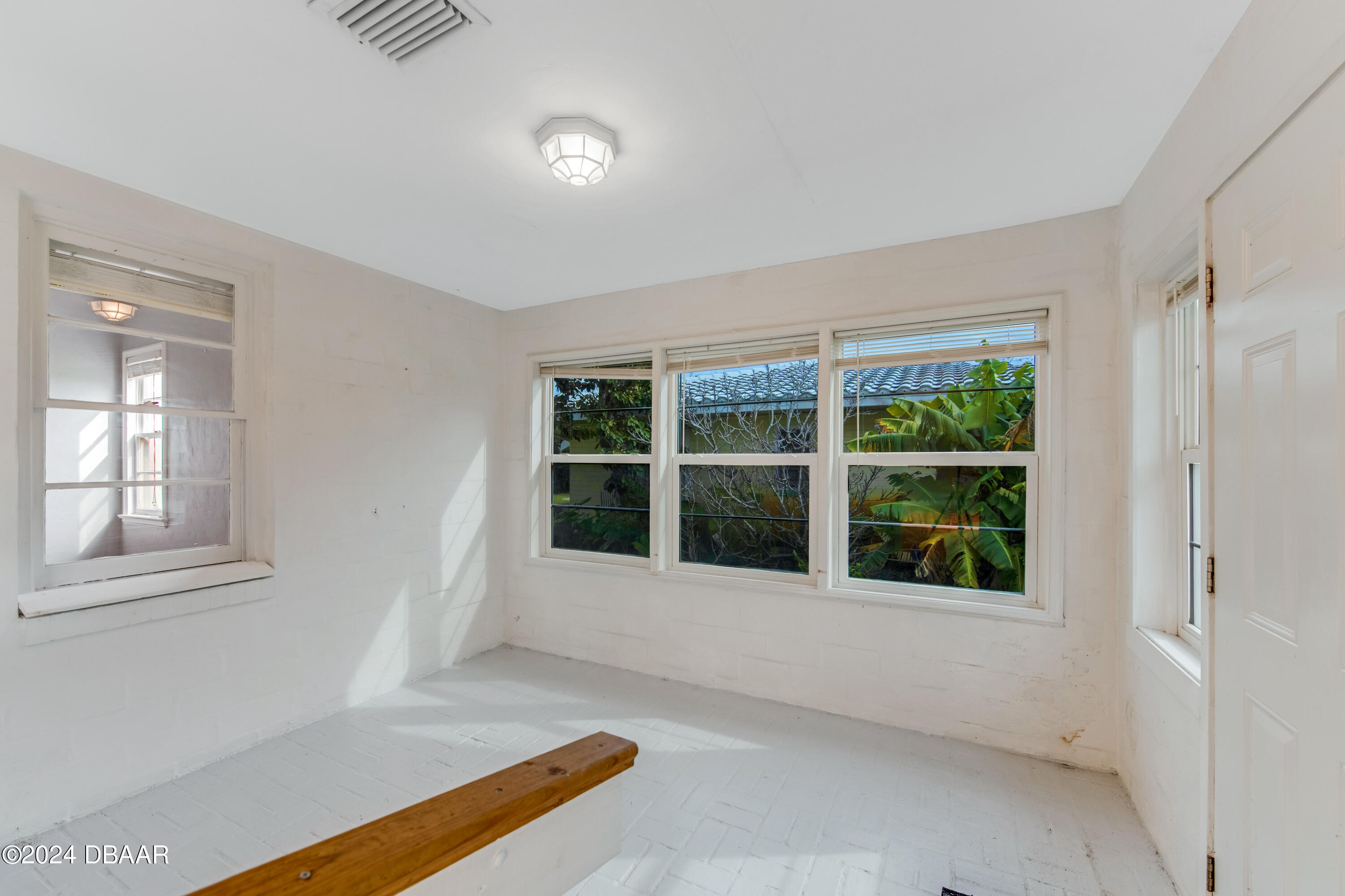 435 Poinsettia Road Daytona Beach, FL 32118 - Photo 5 of 37 D85_5672_HDR