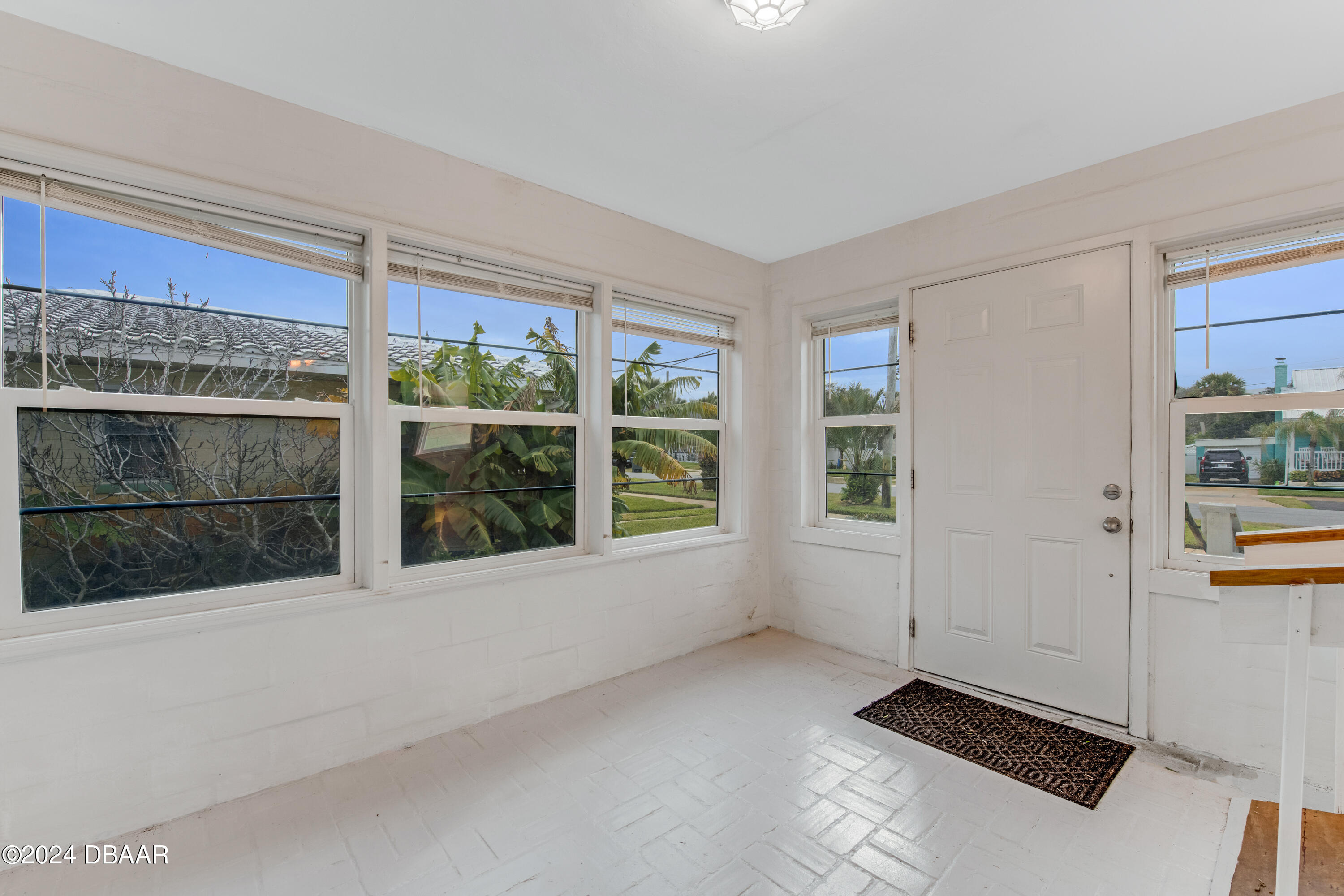 435 Poinsettia Road Daytona Beach, FL 32118 - Photo 6 of 37 D85_5677_HDR