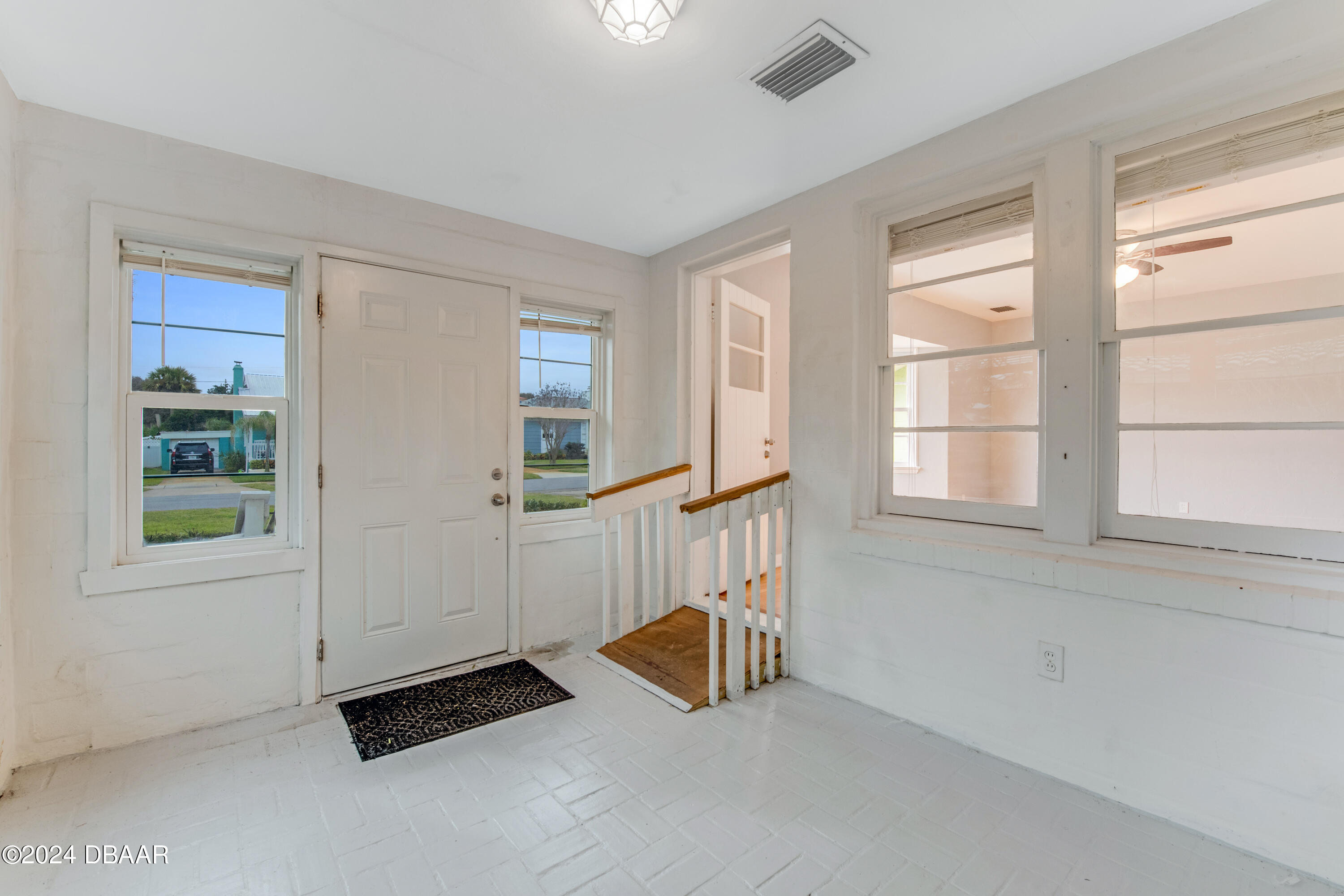 435 Poinsettia Road Daytona Beach, FL 32118 - Photo 7 of 37 D85_5682_HDR