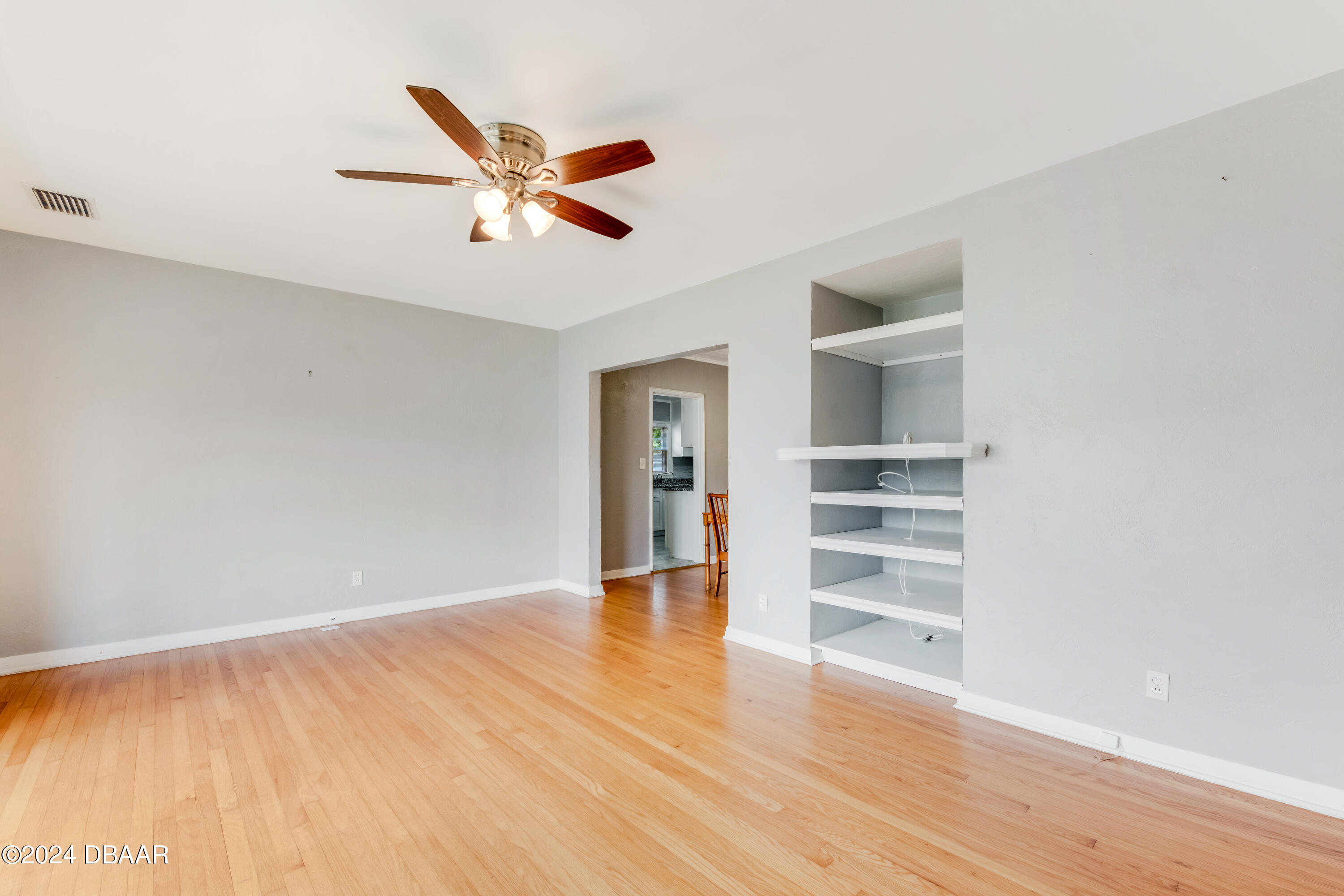 435 Poinsettia Road Daytona Beach, FL 32118 - Photo 8 of 37 D85_5687_HDR