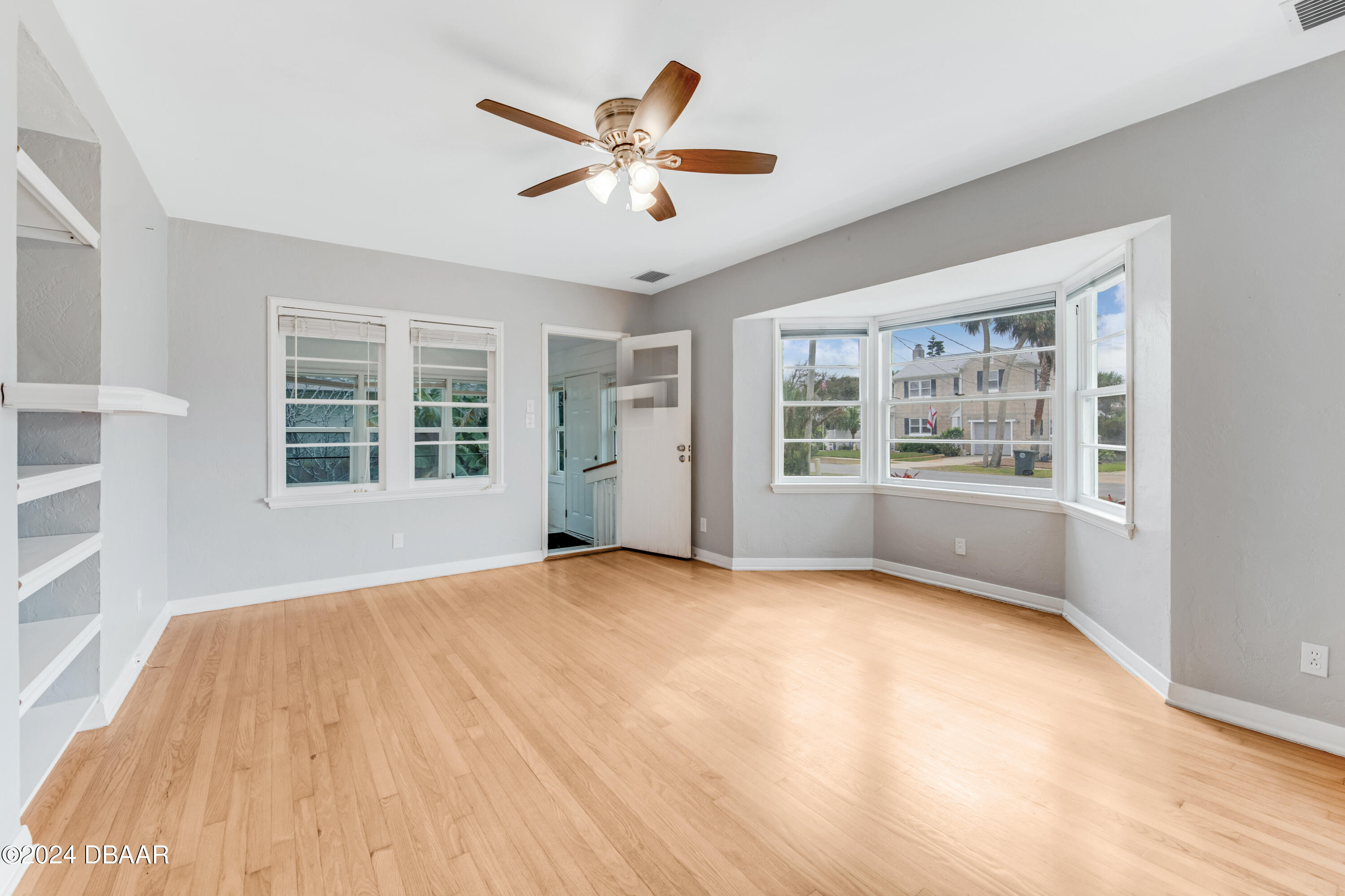 435 Poinsettia Road Daytona Beach, FL 32118 - Photo 10 of 37 D85_5697_HDR