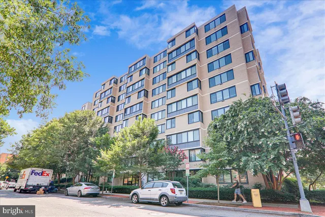 $1,975 | 2030 F Street Northwest, Unit 906, Washington, DC 20006