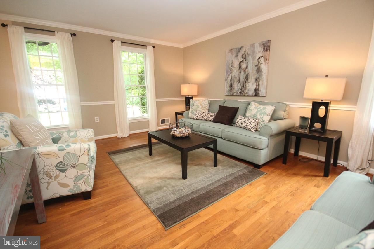 1429 Winding Waye Lane Silver Spring, MD 20902 - Photo 5 of 30 a living room with furniture and a lamp