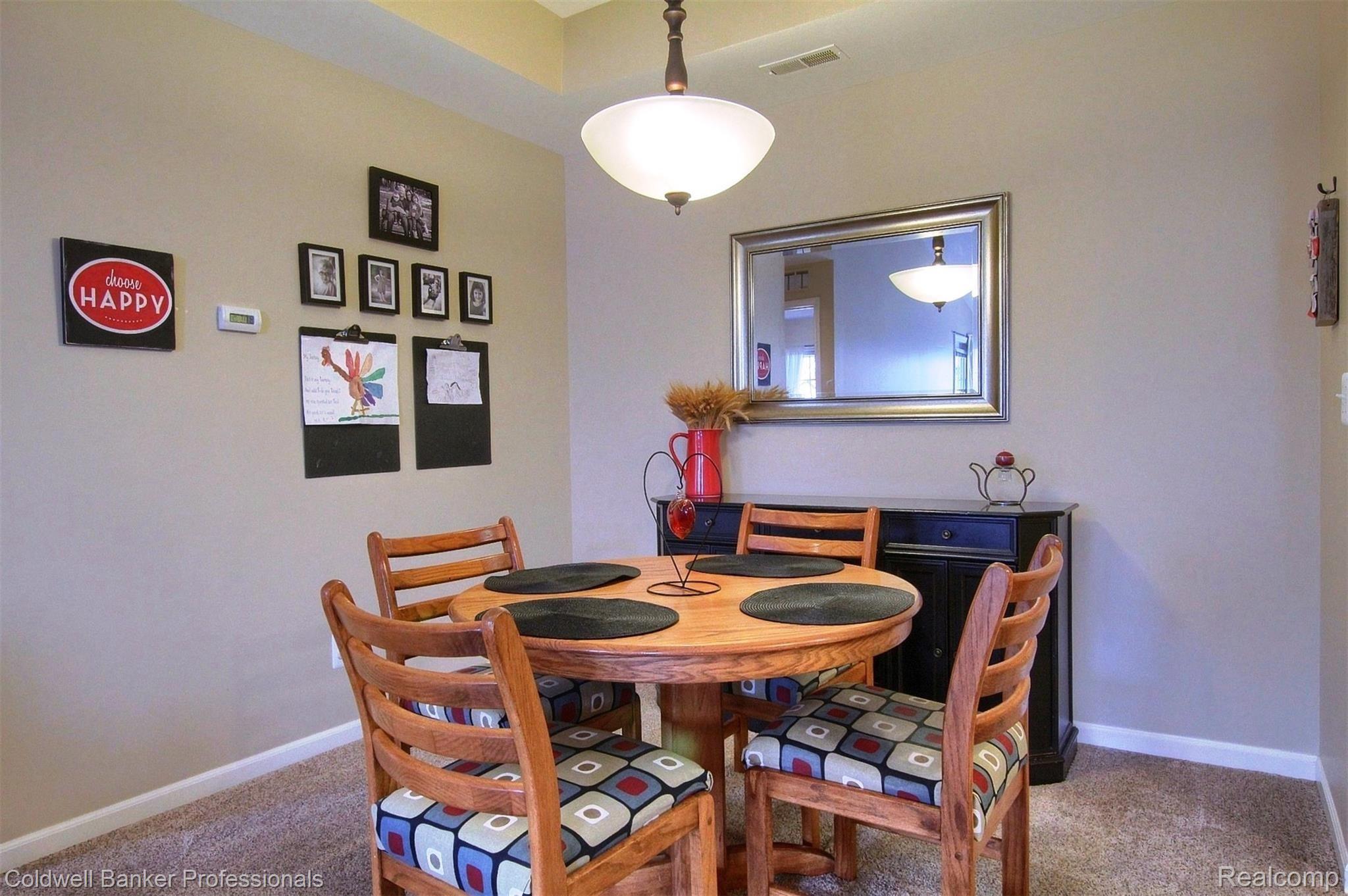 11830 Farmington Road Livonia, MI 48150 - Photo 9 of 26 Dining room