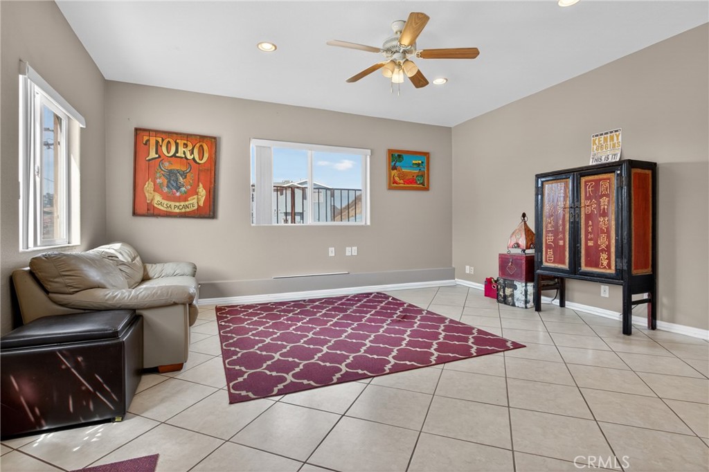 29631 Silver Street Castaic, CA 91384 - Photo 5 of 36