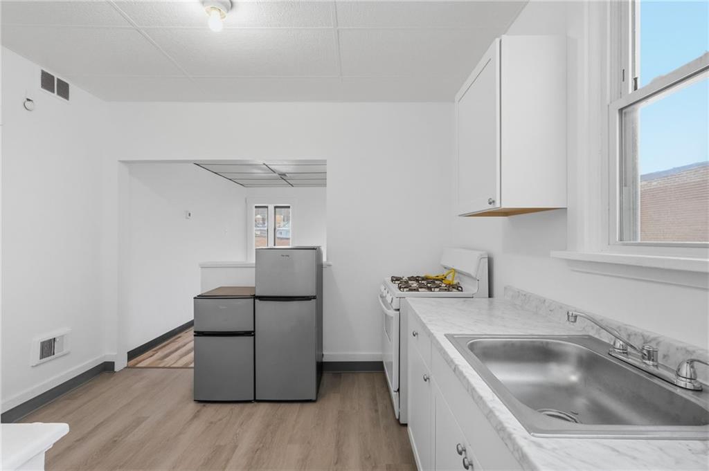 813 Broadway Avenue McKees Rocks, PA 15136 - Photo 13 of 25