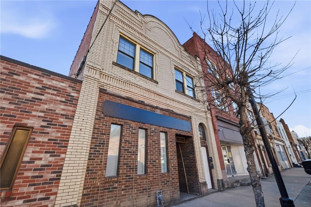 813 Broadway Avenue McKees Rocks, PA 15136 - Photo 2 of 25