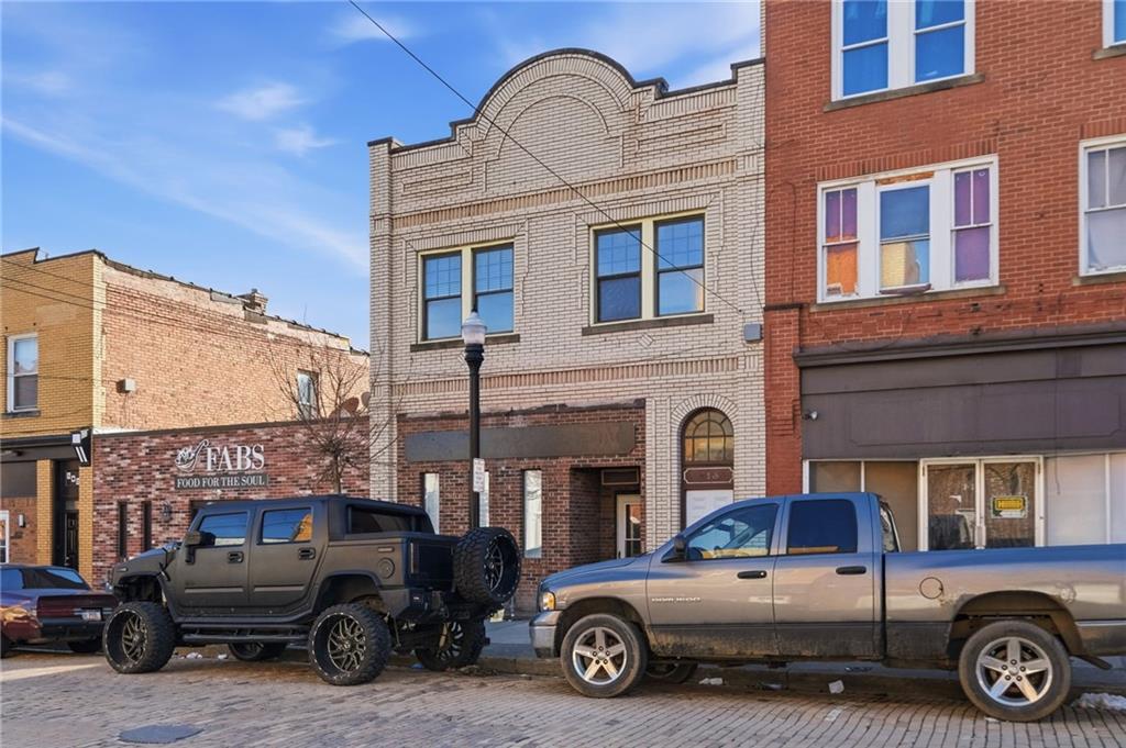 813 Broadway Avenue McKees Rocks, PA 15136 - Photo 3 of 25