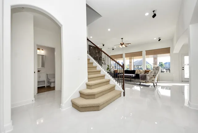 a view of entryway and livingroom