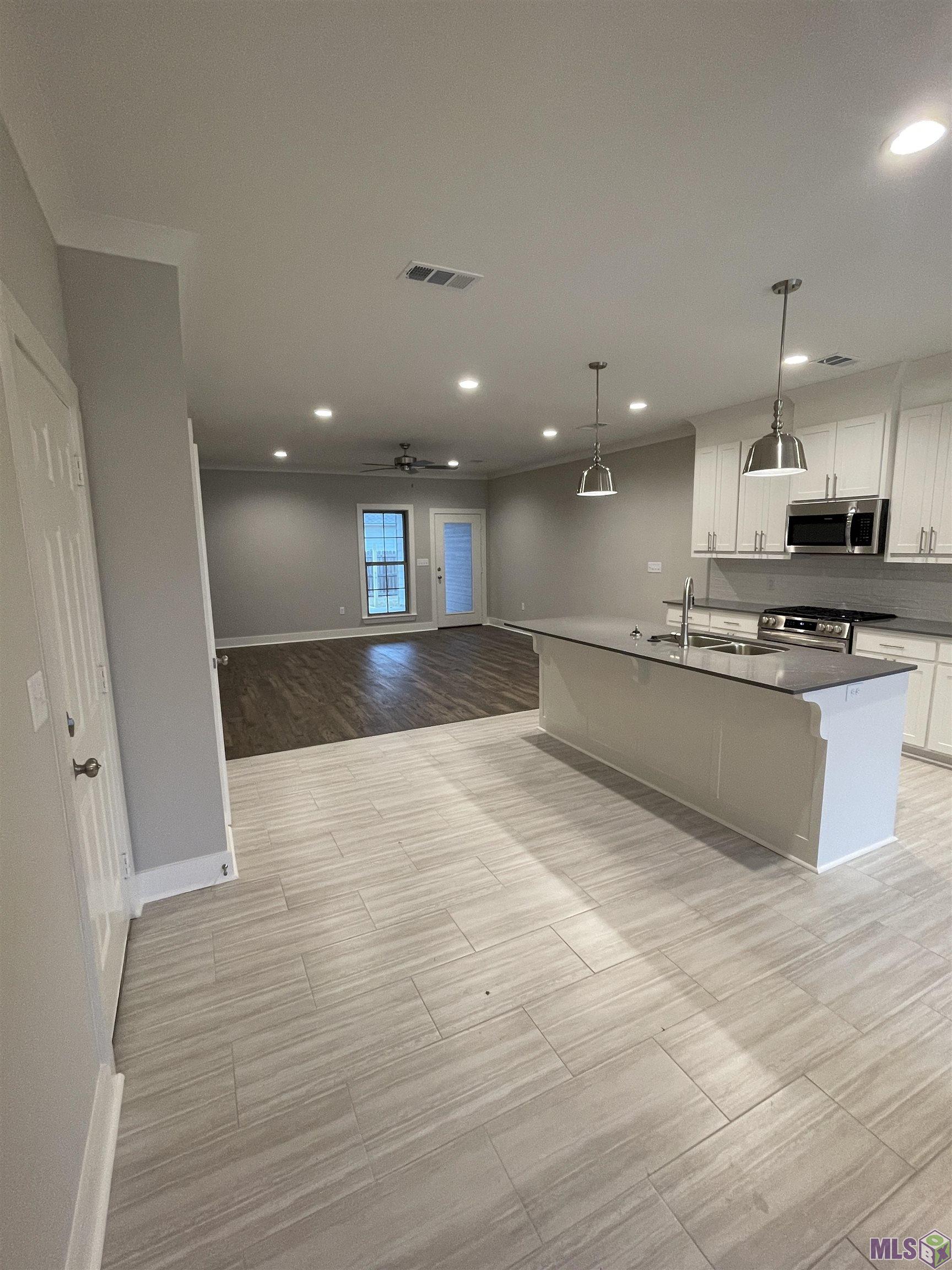 15523 Fieldside Avenue Baton Rouge, LA 70816 - Photo 3 of 21 Gallery Image 3