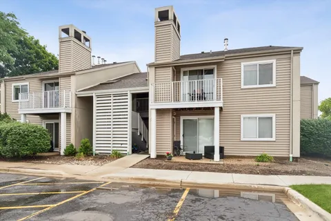 $269,900 | 43 Orchard Terrace, Unit 3, Lombard, IL 60148