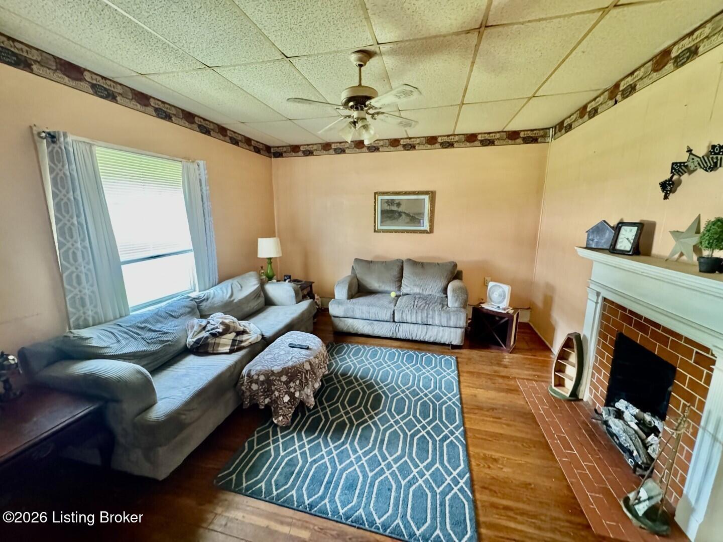327 East Main Street Springfield, KY 40069 - Photo 5 of 14 005_Living Room