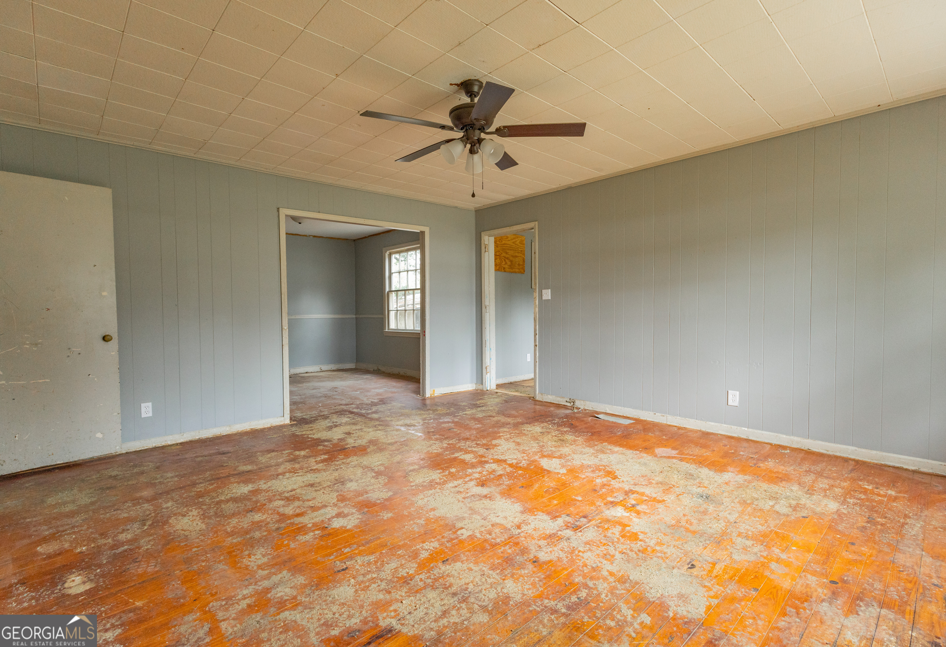 2165 Griffin Road Macon, GA 31216 - Photo 7 of 21 a view of a big room with windows and ceiling fan