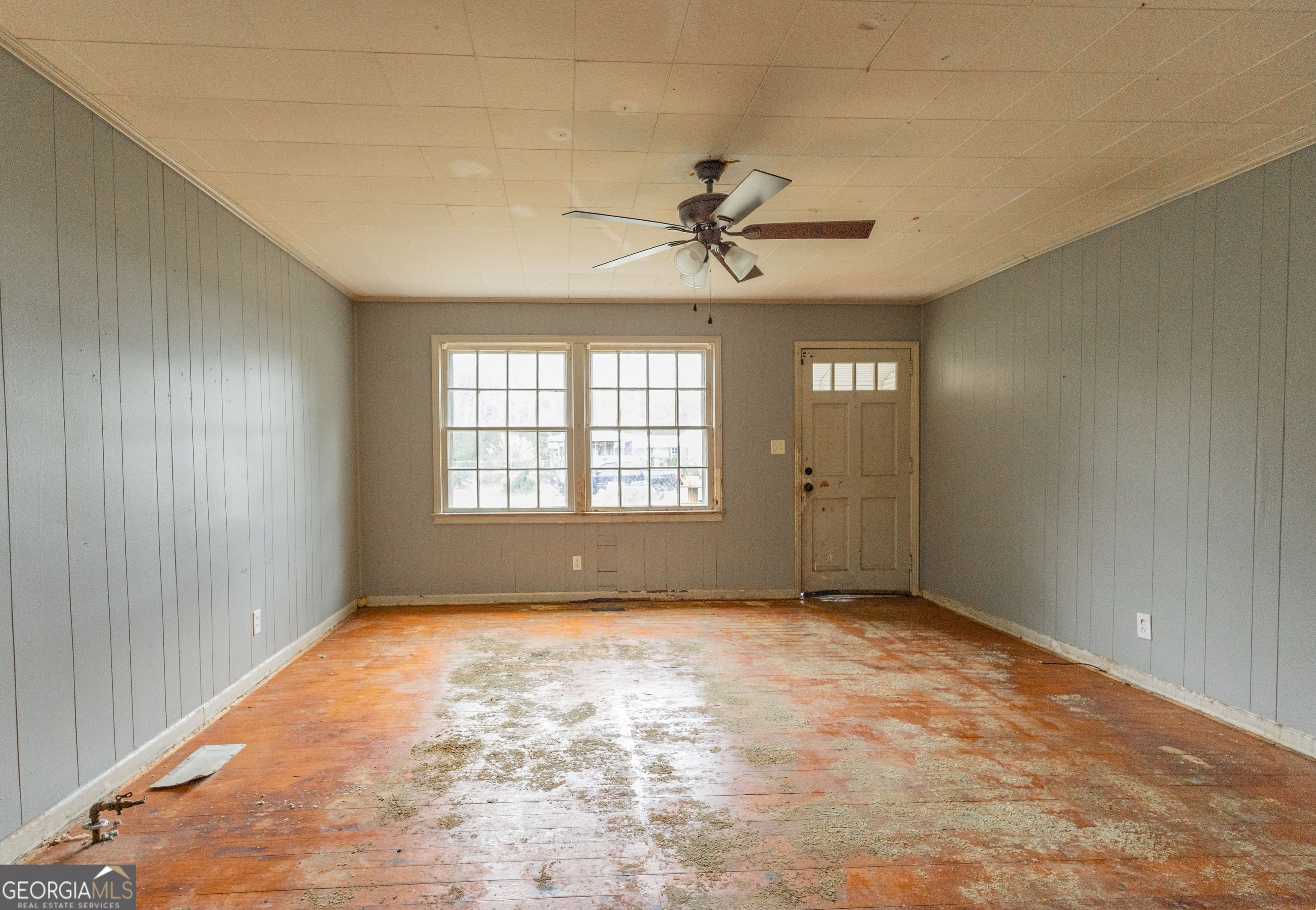 2165 Griffin Road Macon, GA 31216 - Photo 9 of 21 a view of an empty room with a window