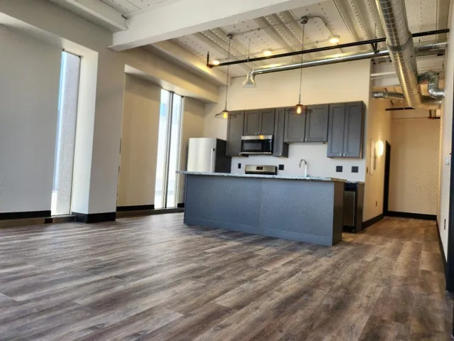 $1,295 | 200 West College Avenue, Appleton, WI 54911