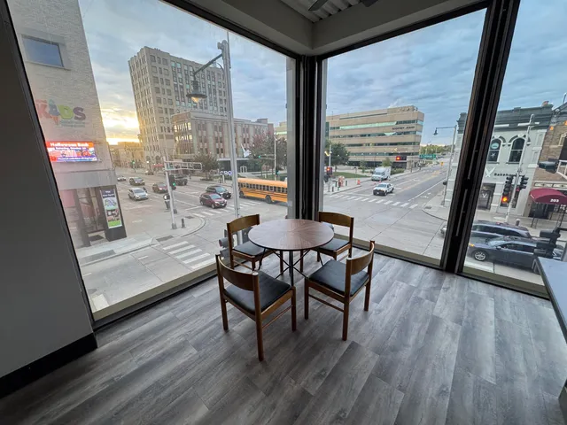 $1,295 | 200 West College Avenue, Appleton, WI 54911