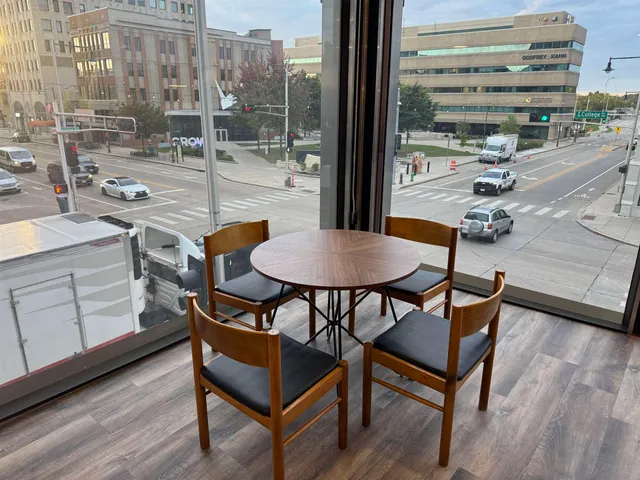 $1,295 | 200 West College Avenue, Appleton, WI 54911