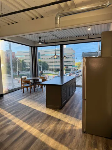 $1,295 | 200 West College Avenue, Appleton, WI 54911