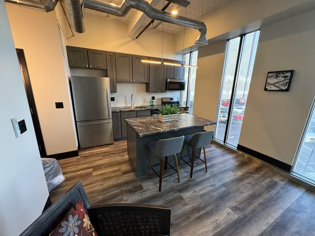 $1,295 | 200 West College Avenue, Appleton, WI 54911