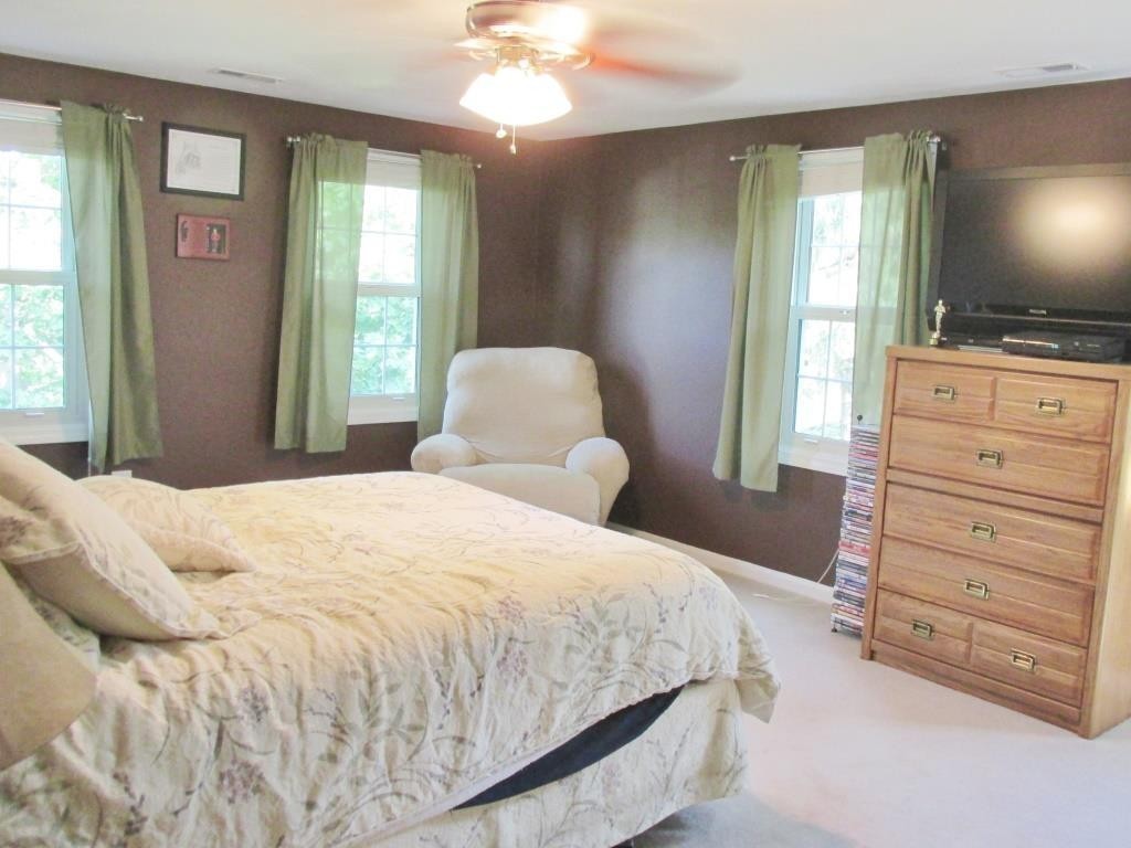 28 Meadowbrook Road Auburn, MA 01501 - Photo 10 of 21 Gallery Image 10