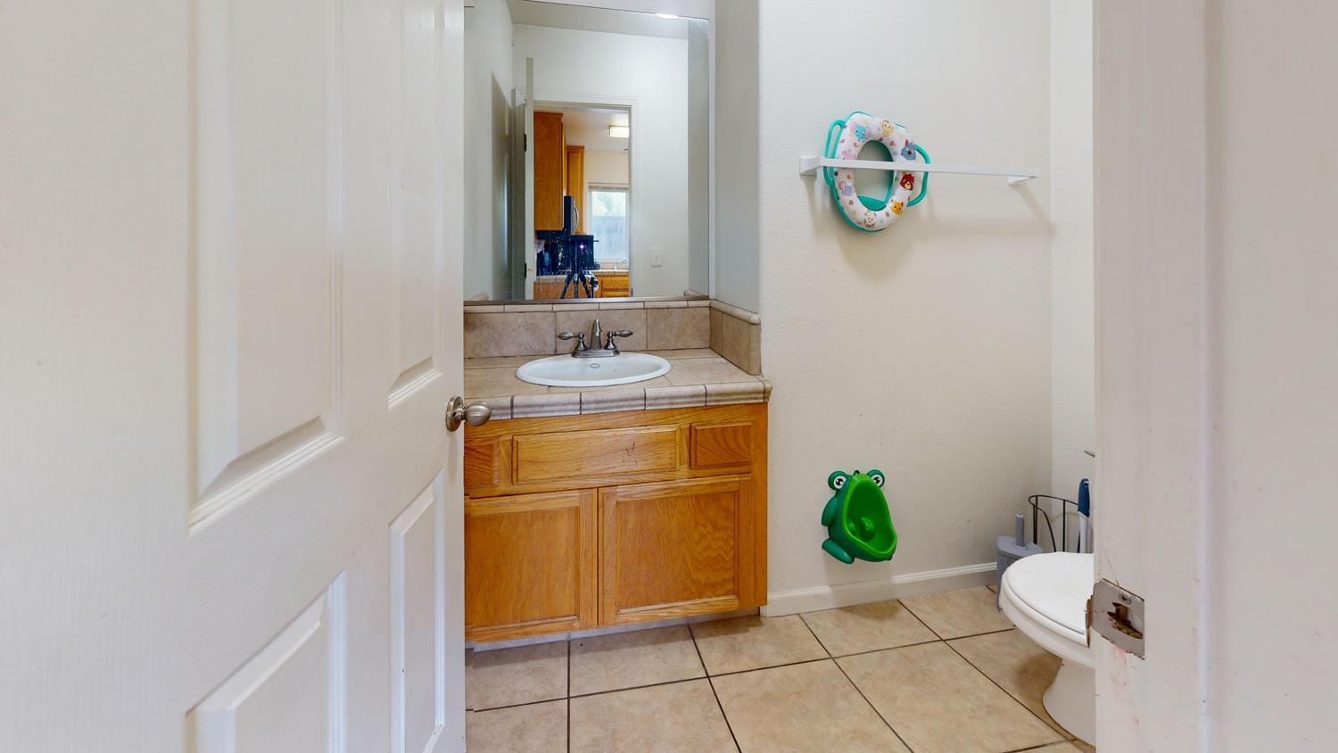185 River Pointe Madera, CA 93637 - Photo 15 of 36 a bathroom with a sink and a toilet