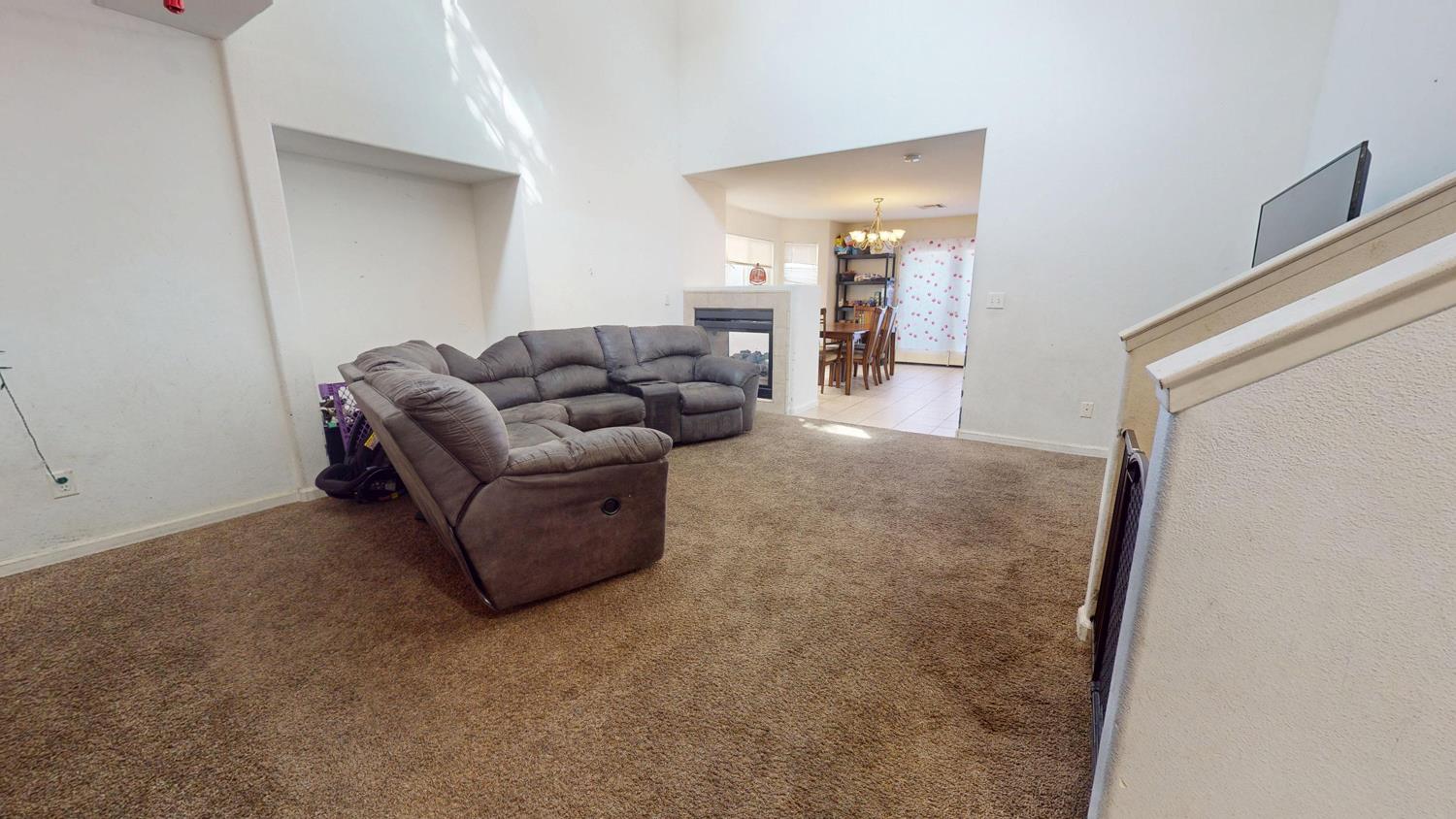 185 River Pointe Madera, CA 93637 - Photo 5 of 36 a living room with furniture and a mirror