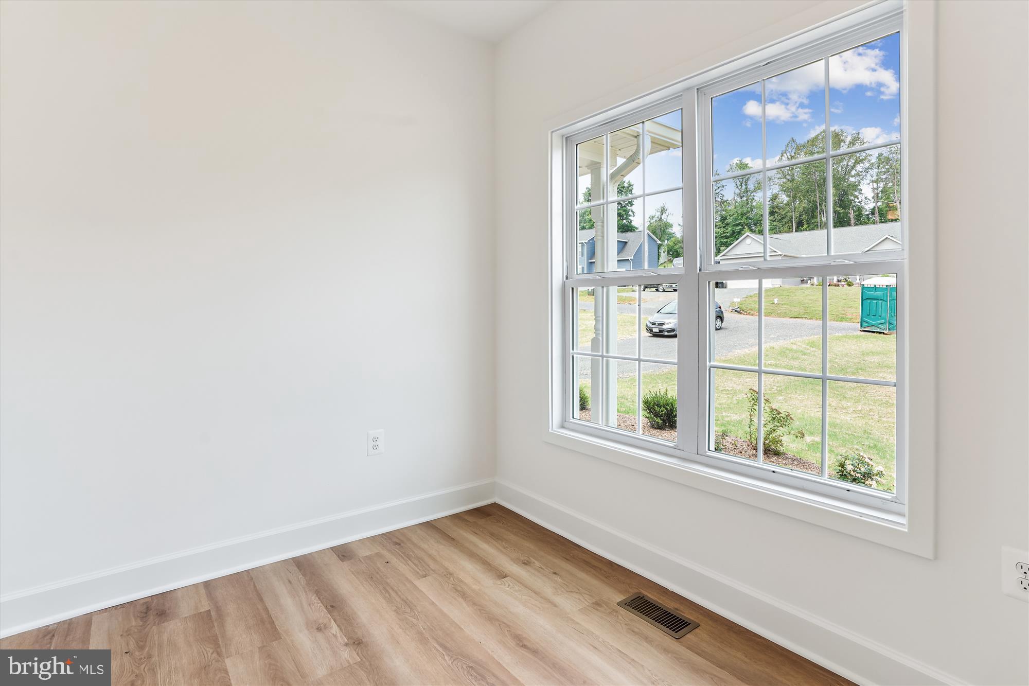 13053 Korea Road Amissville, VA 20106 - Photo 30 of 66 an empty room with a window