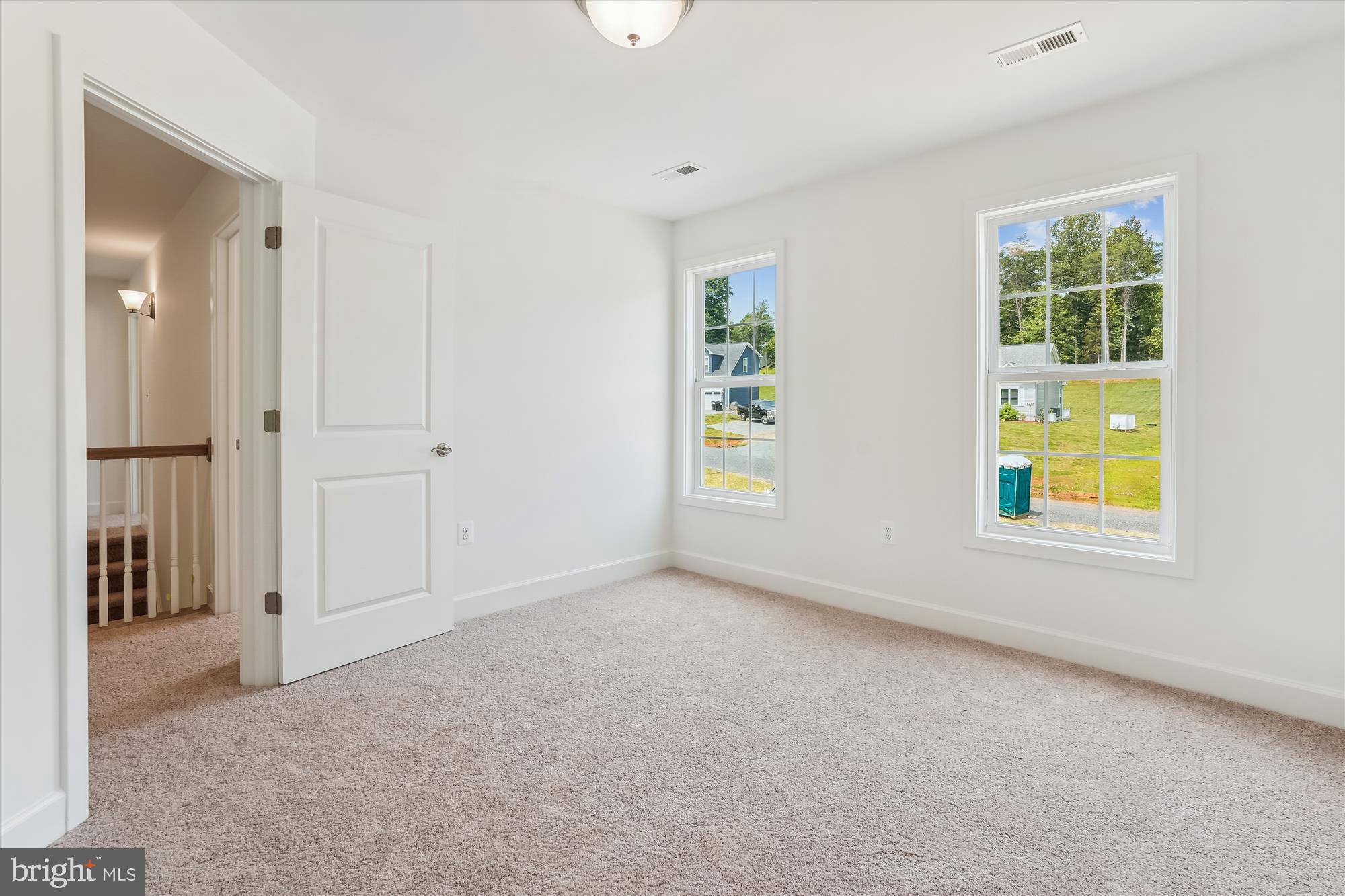 13053 Korea Road Amissville, VA 20106 - Photo 35 of 66 an empty room with windows and closet