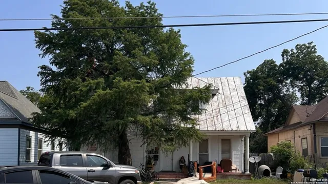 $350,000 | 1915 North Interstate 35, San Antonio, TX 78208